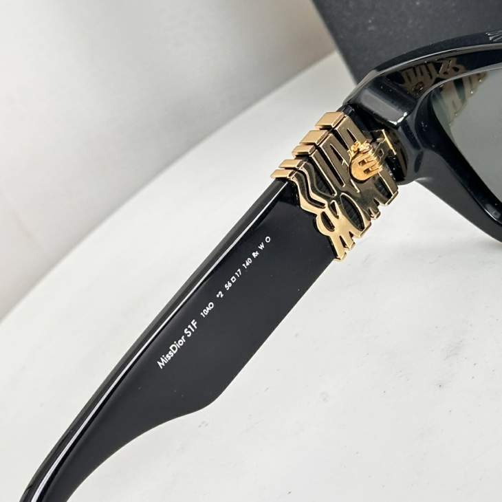 Picture of Dior Sunglasses _SKUfw77817702fw